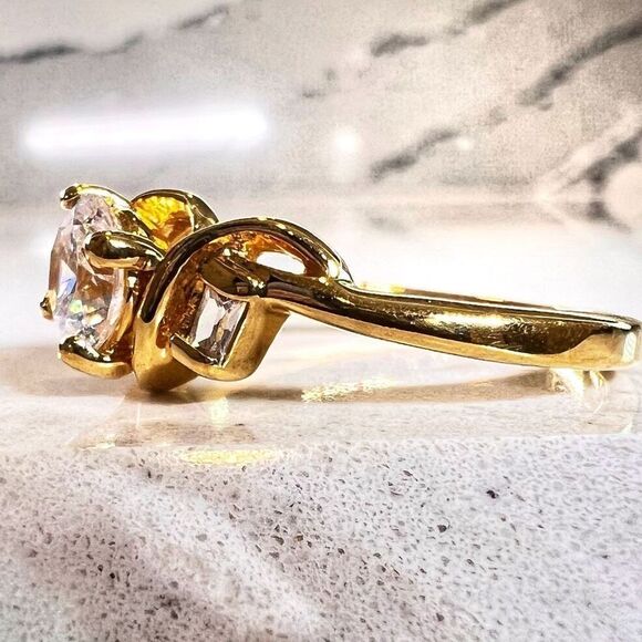 Elegant Round Solitaire Crystal Ring Size 9 Dainty Promise Ring Classic Jewelry - Picture 4 of 6